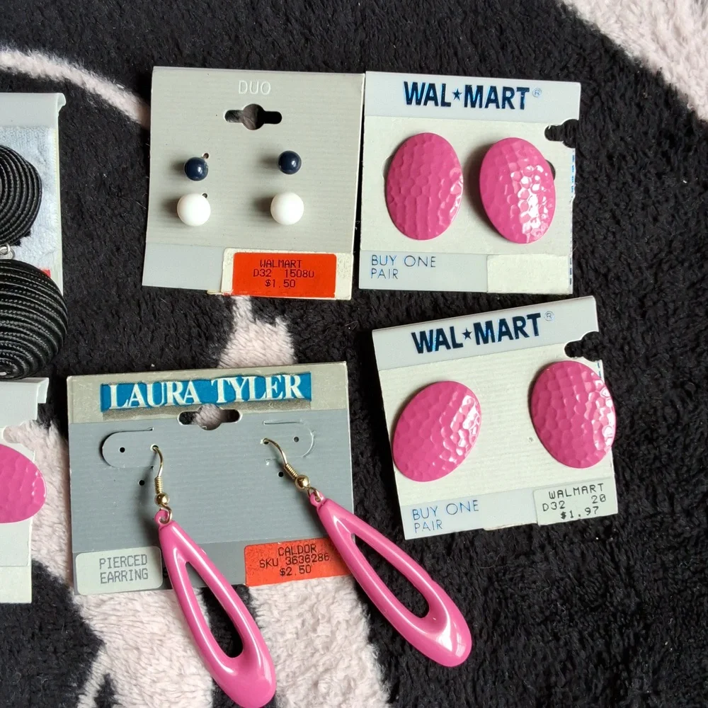 N/A pairs earrings
